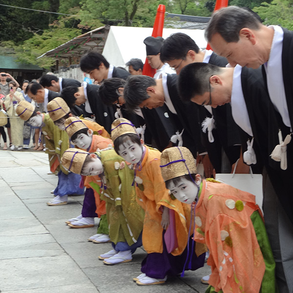 綾傘鉾稚児社参