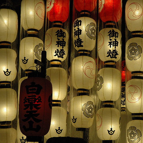 白楽天山の駒形提灯