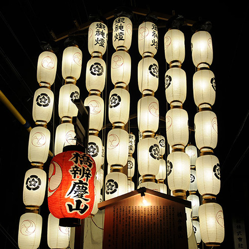 橋弁慶山の駒形提灯