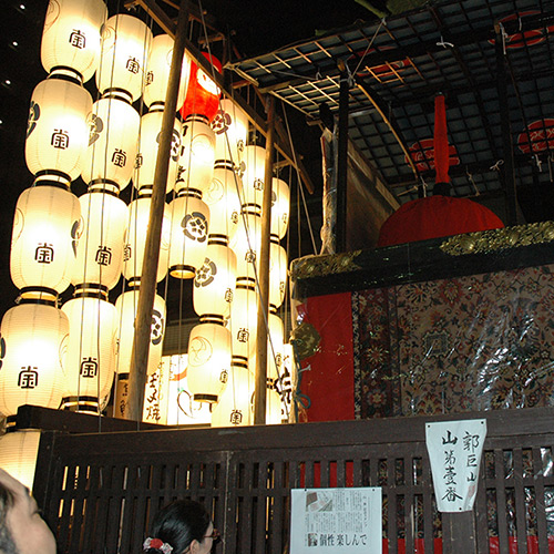 郭巨山の駒形提灯