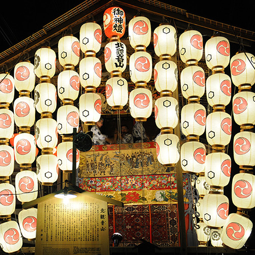 北観音山の駒形提灯