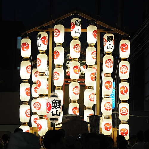 鯉山の駒形提灯