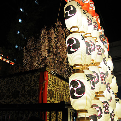 黒主山の駒形提灯