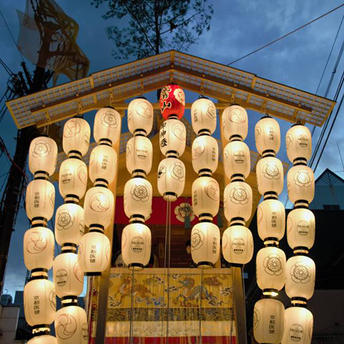 鷹山の駒形提灯