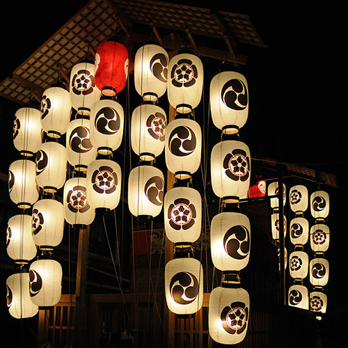 木賊山の駒形提灯