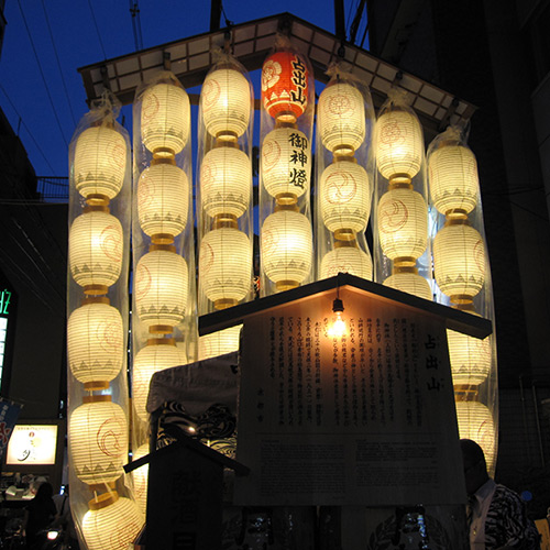 占出山の駒形提灯