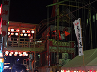 落とされる駒形提灯