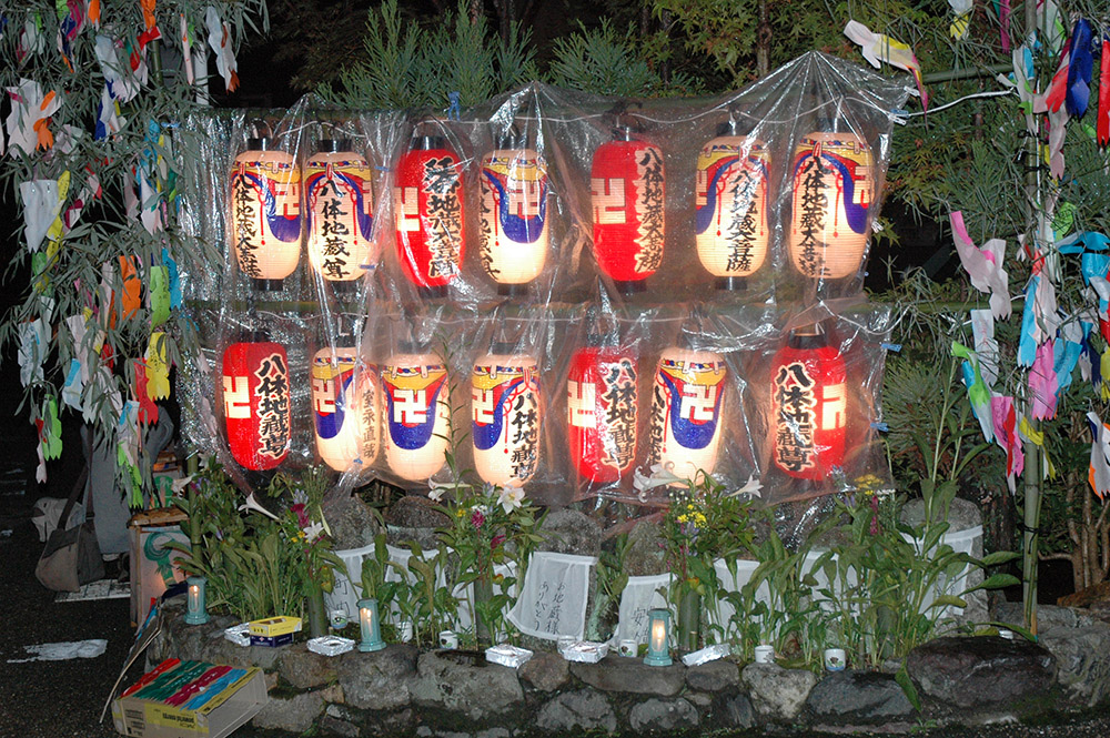 愛宕古道街道　八体地蔵尊