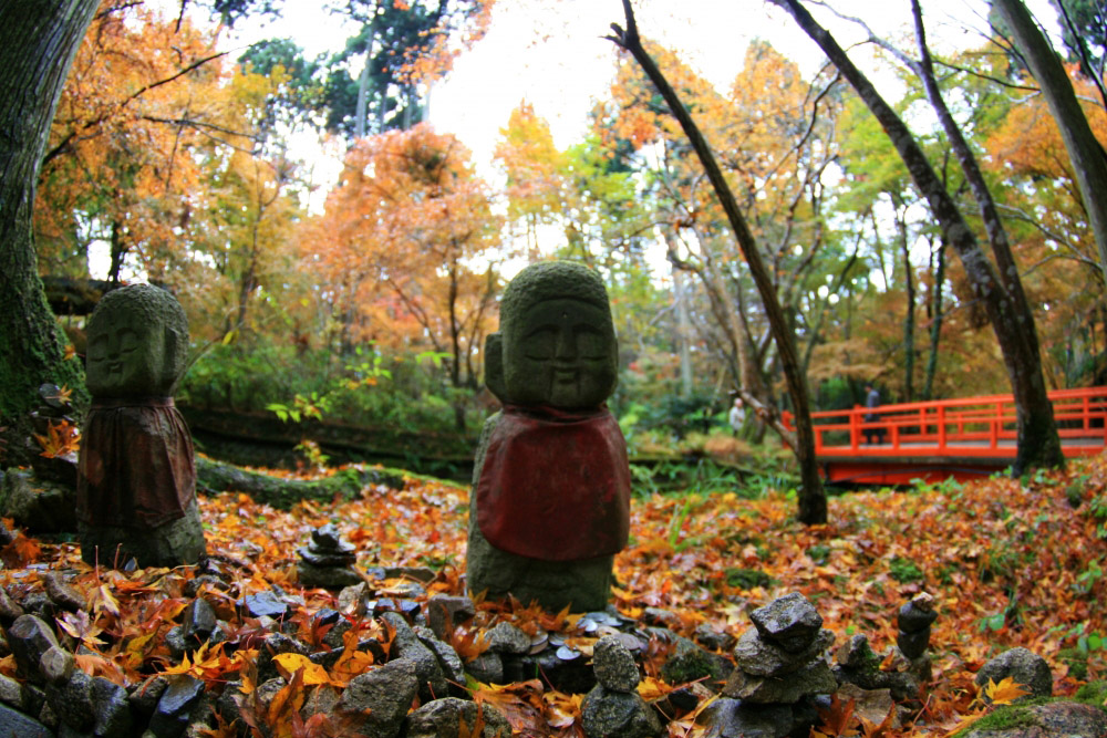 秋色の中のお地蔵さま