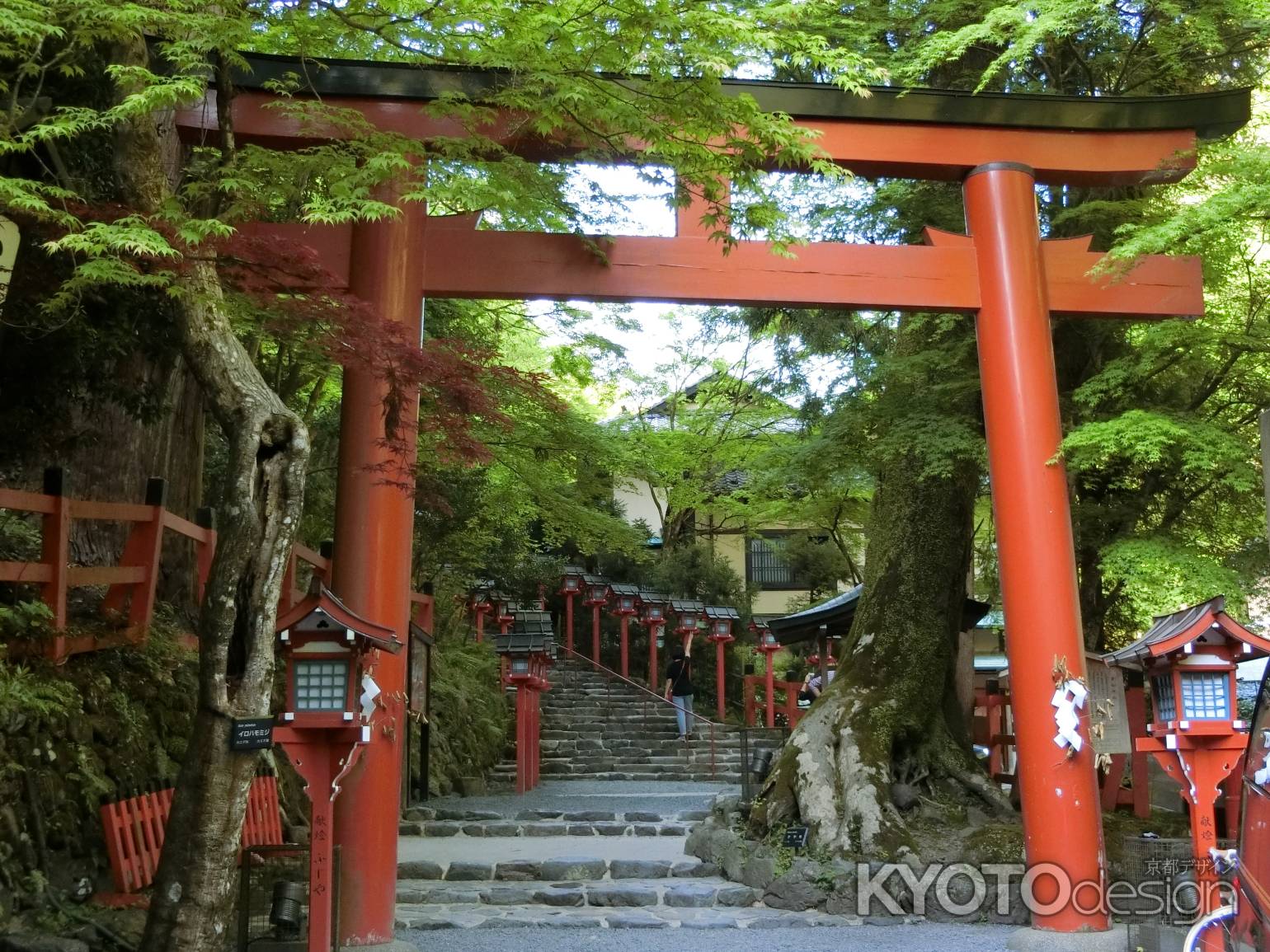 貴船神社参道の鳥居