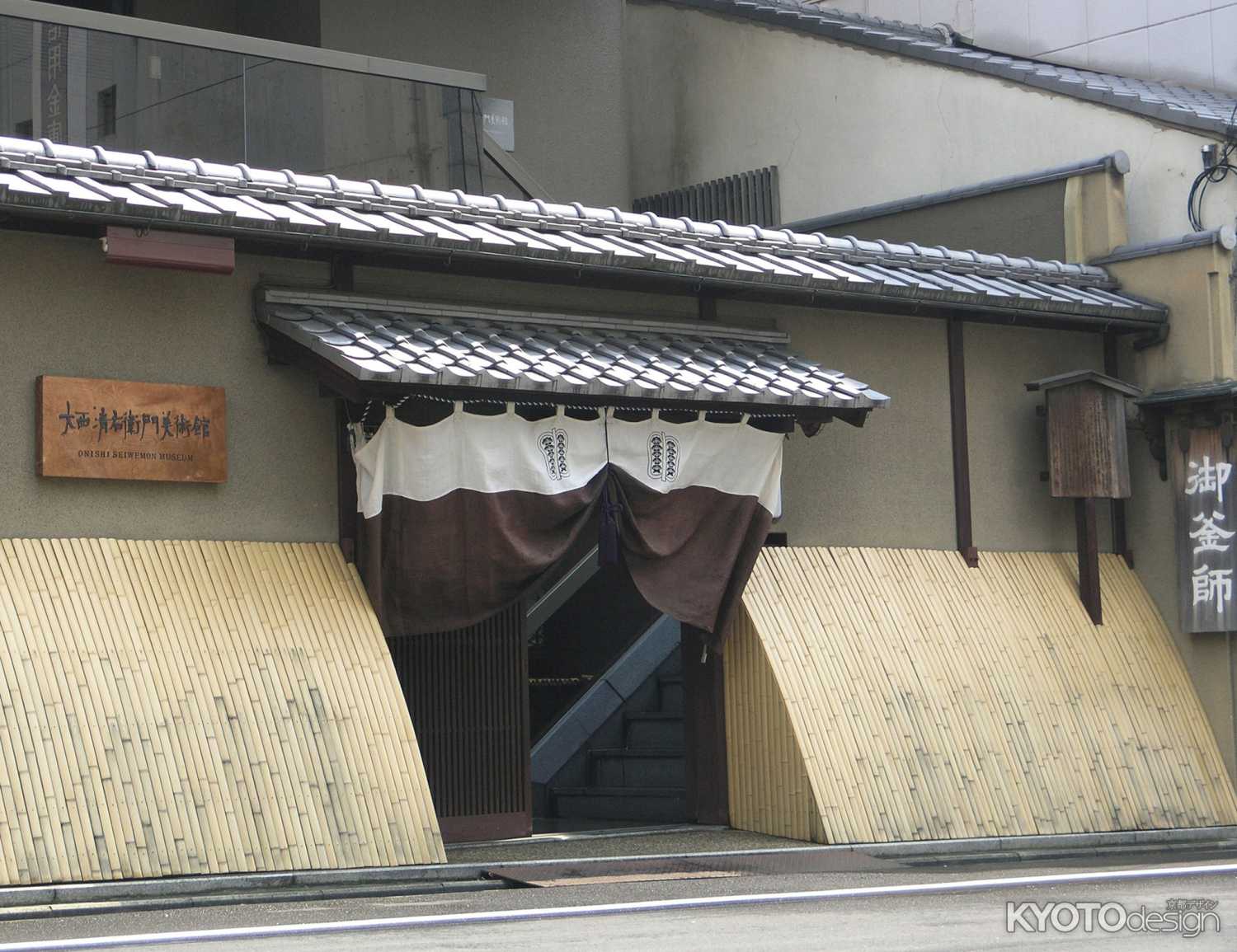 燈火に親しむ茶の湯釜