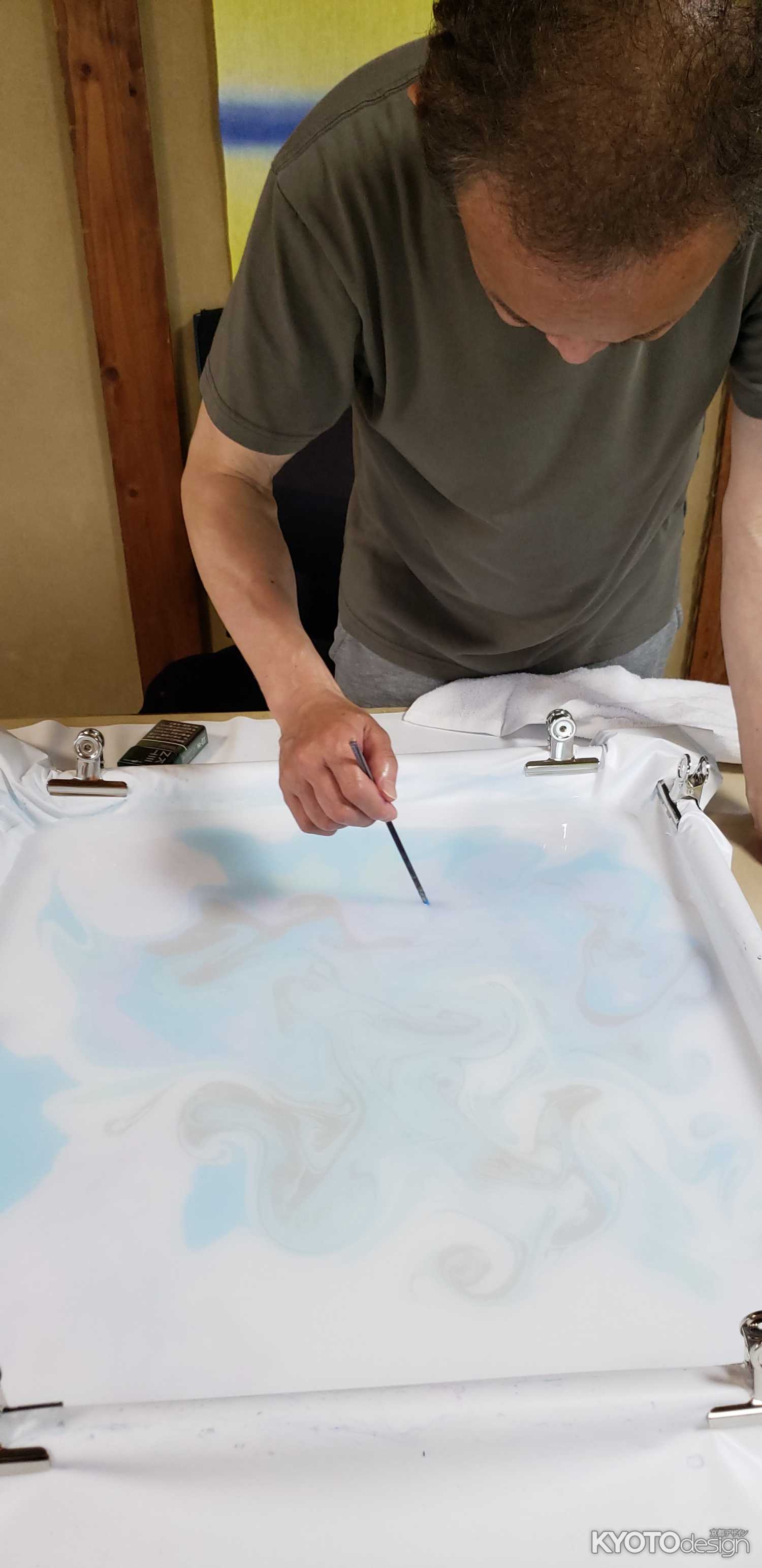 ワークショップ　『水に描くアート～墨流し染体験～』