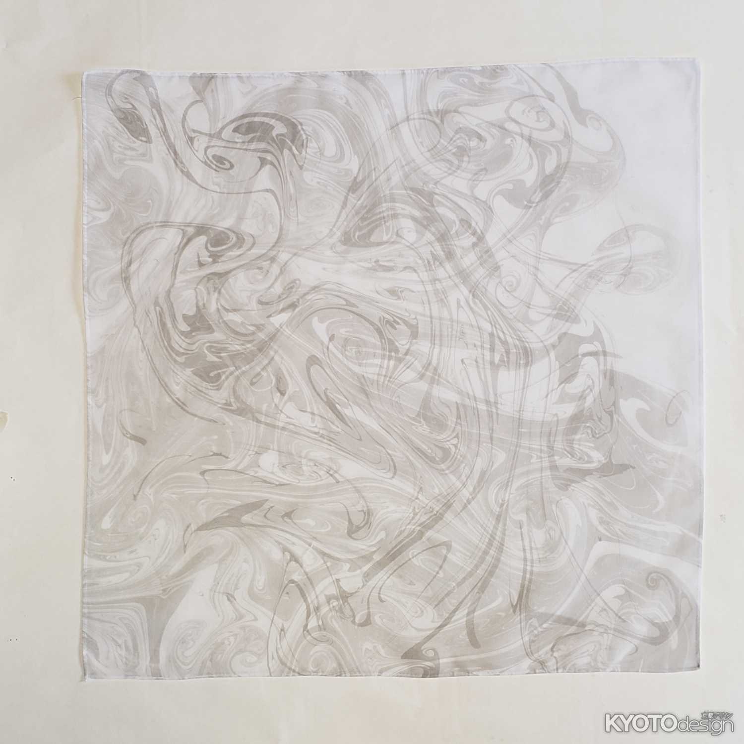 ワークショップ　『水に描くアート～墨流し染体験～』