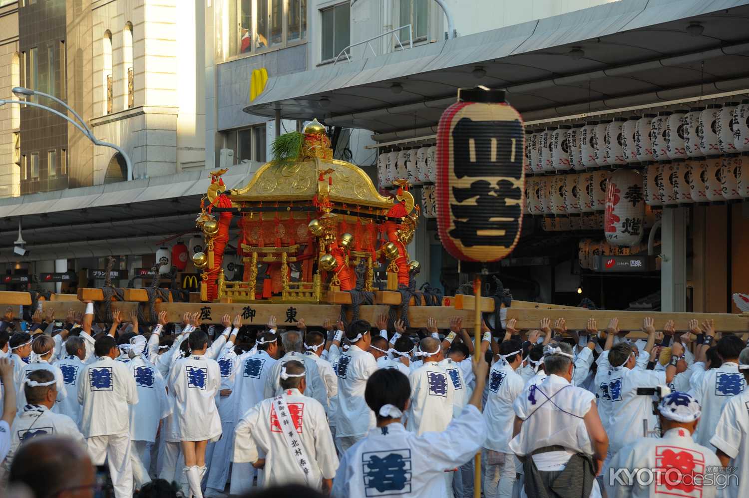 東御座　四若神輿会さん　差し上げ！