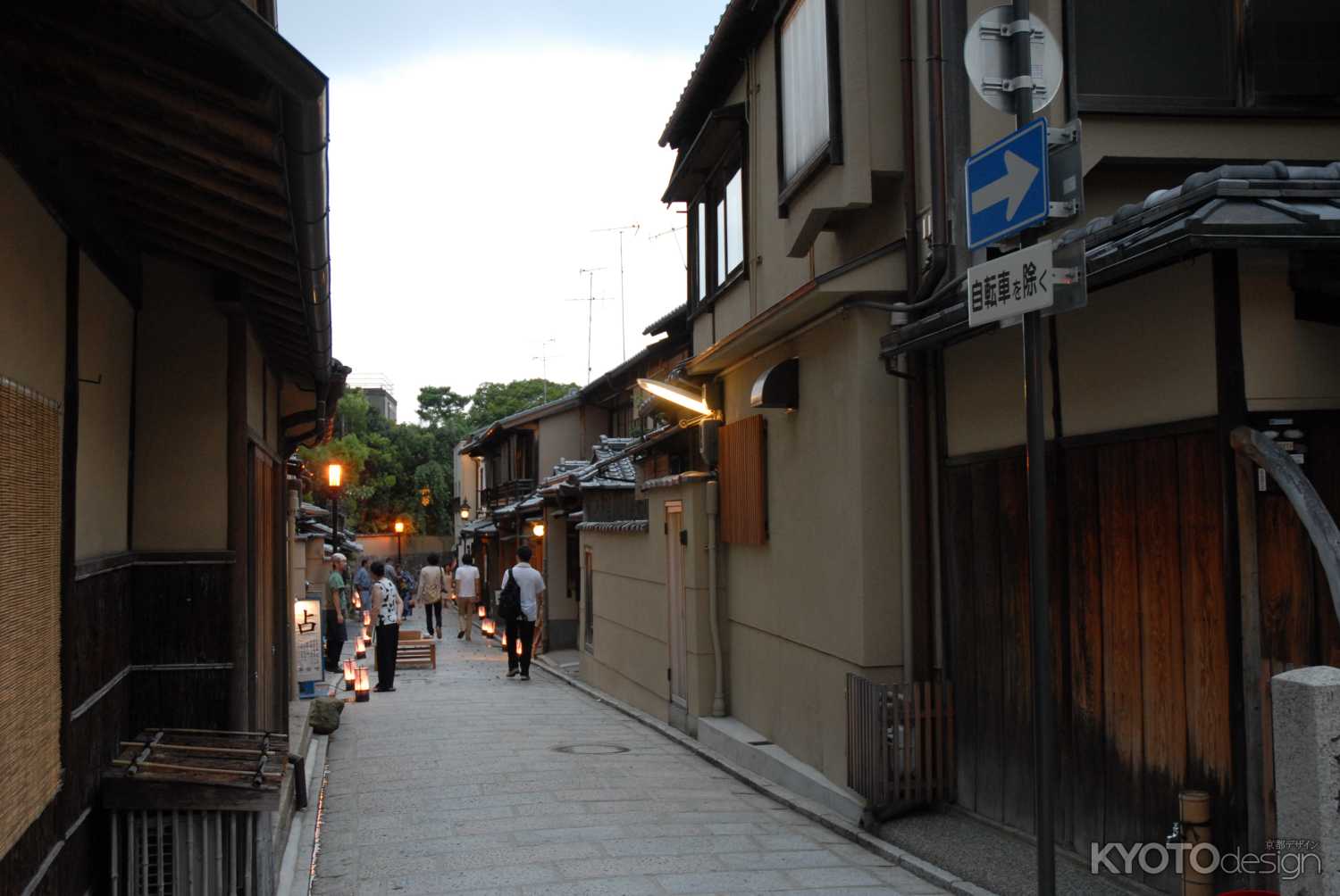 夕涼みと灯りの路