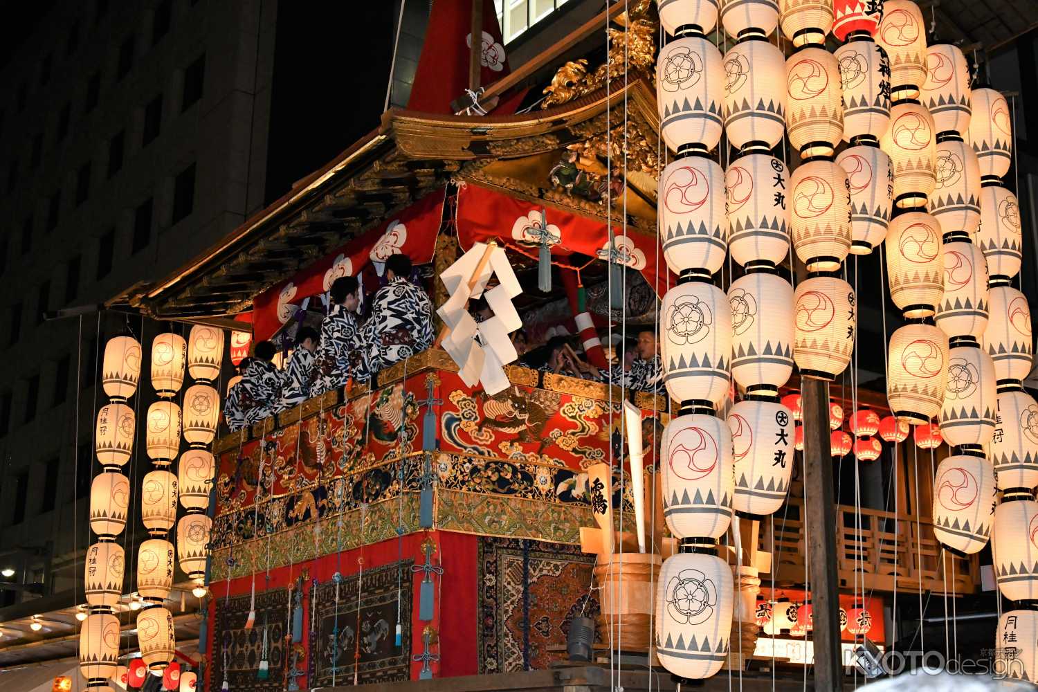 囃子聞こえて来る