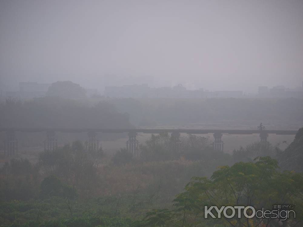 朝霧の中の上津屋橋（流れ橋）