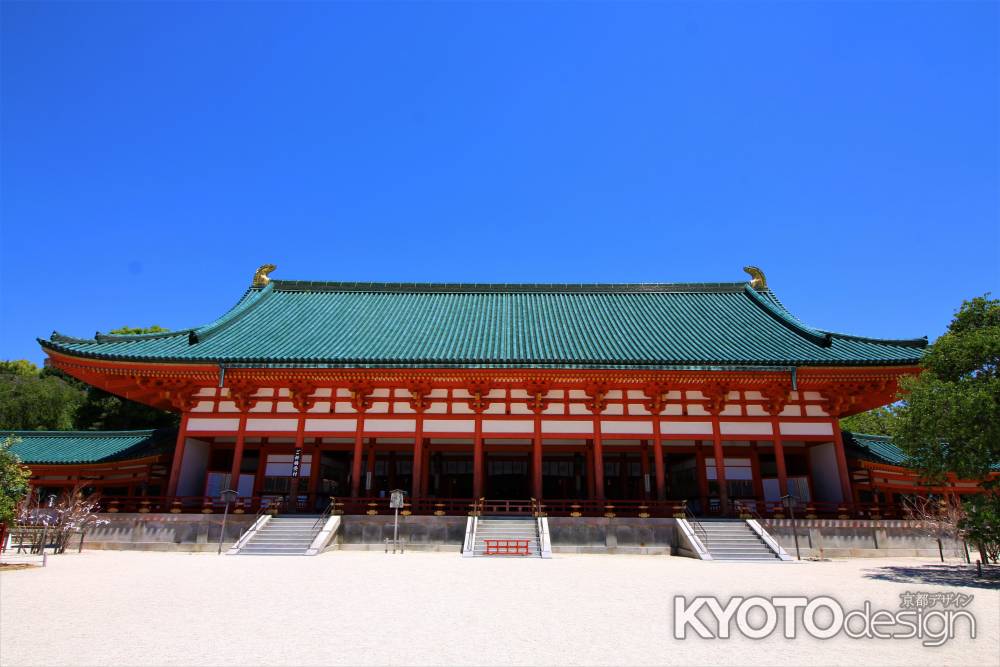 青空の平安神宮