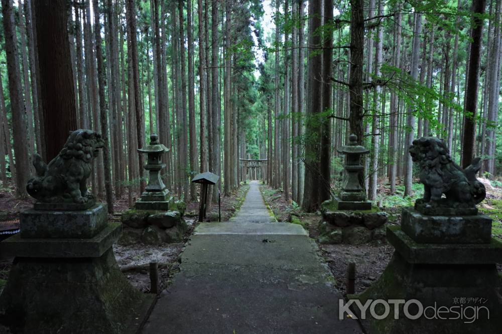 京北、賀茂神社の朝