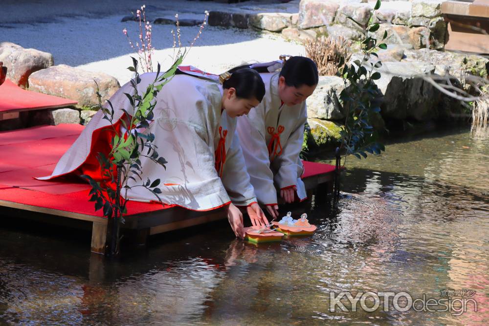 上賀茂神社の流し雛
