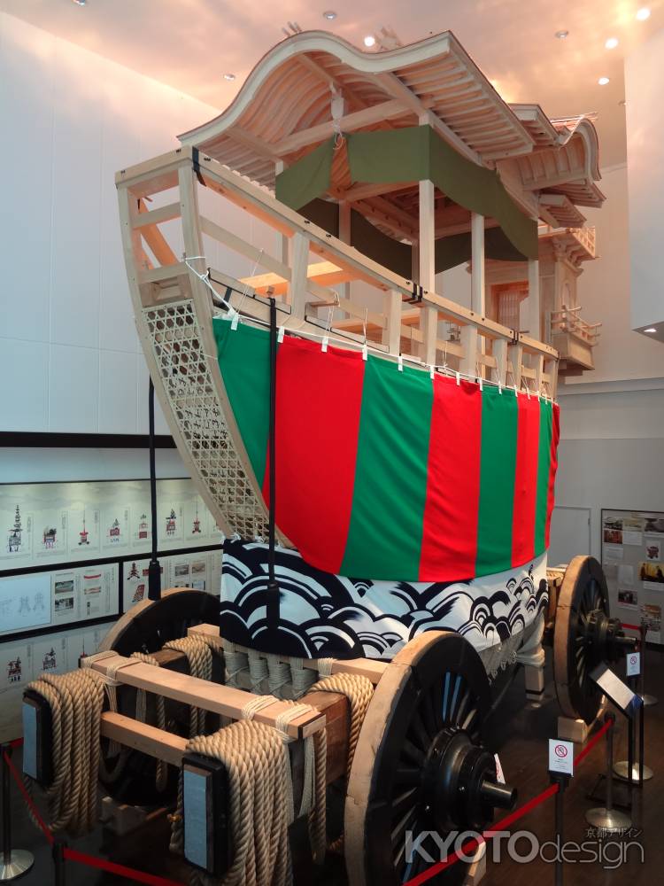 迫力ある大船鉾　全景