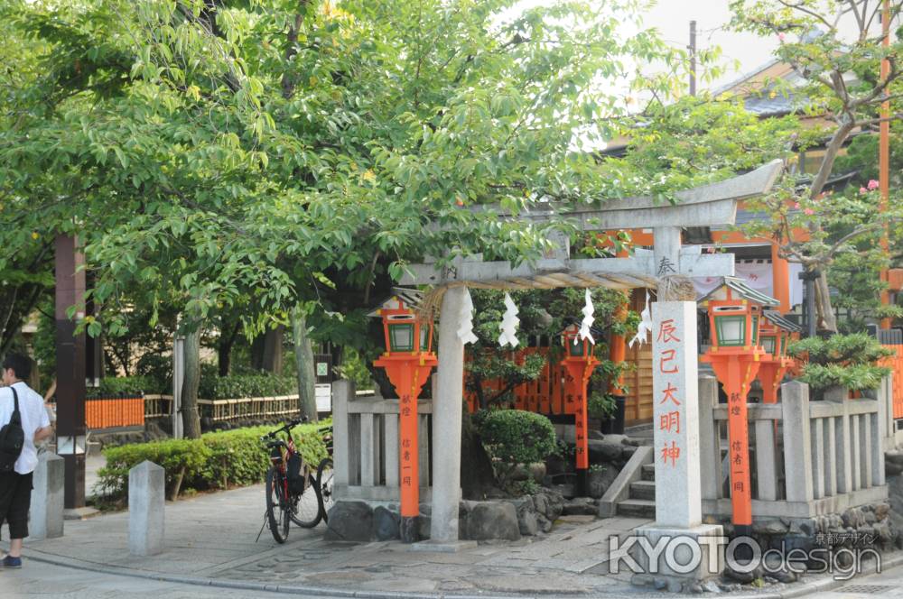 夏の辰巳大明神