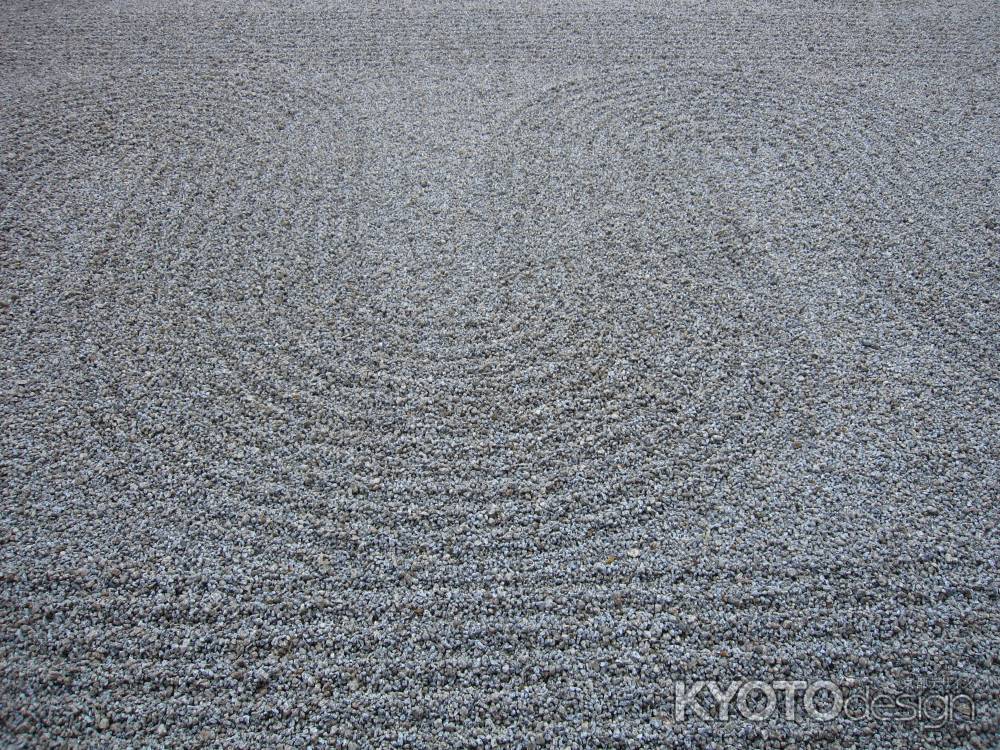 鶴亀の庭の砂紋