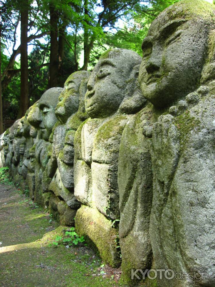 ずらっと並んだ羅漢さん
