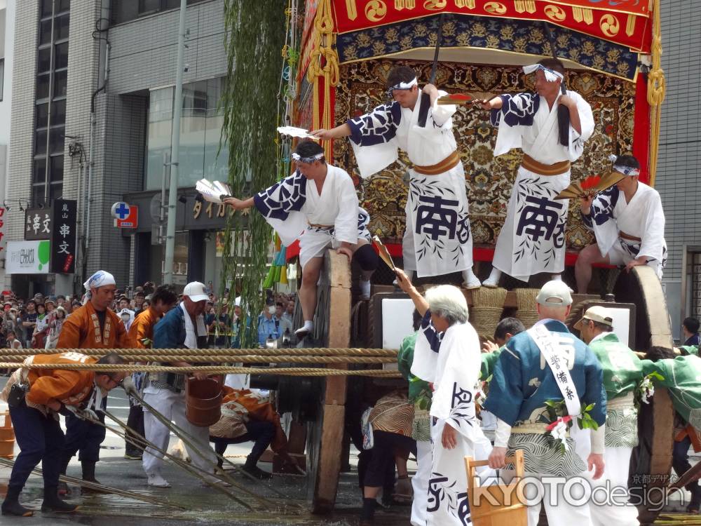 祇園祭2019　青竹を敷き方向転換