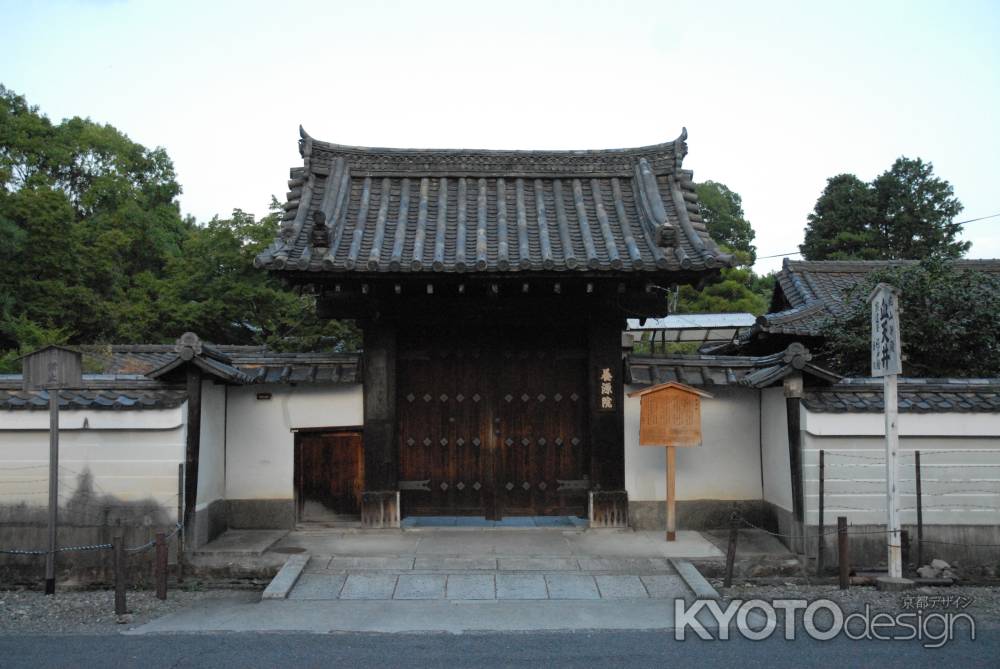 参拝入り口の門