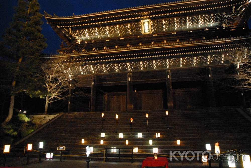 辻むら行灯と知恩院三門