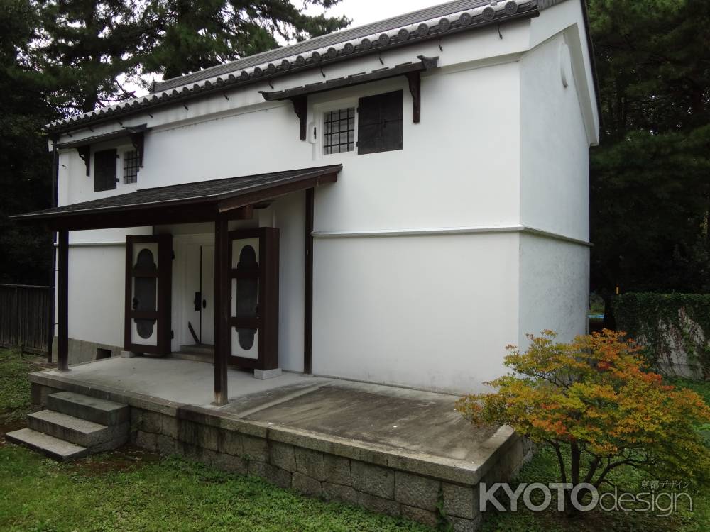 閑院宮邸跡　白壁の土蔵
