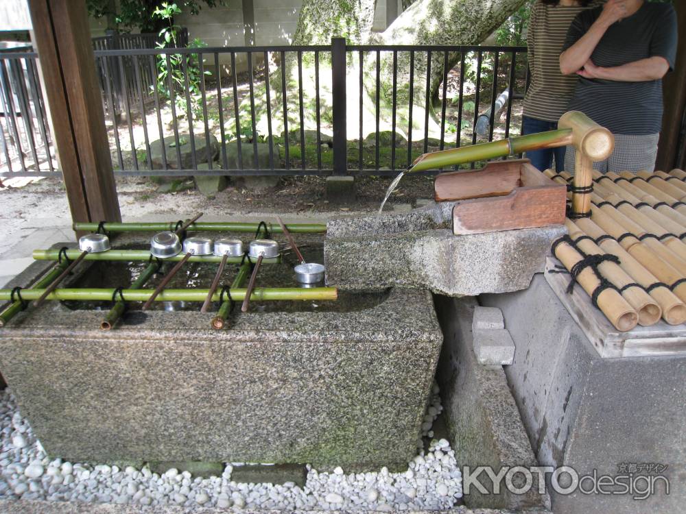 白峯神宮 飛鳥井の名水