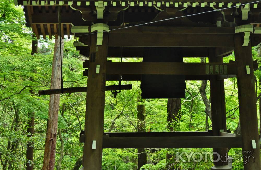 新緑の今熊野観音寺鐘楼