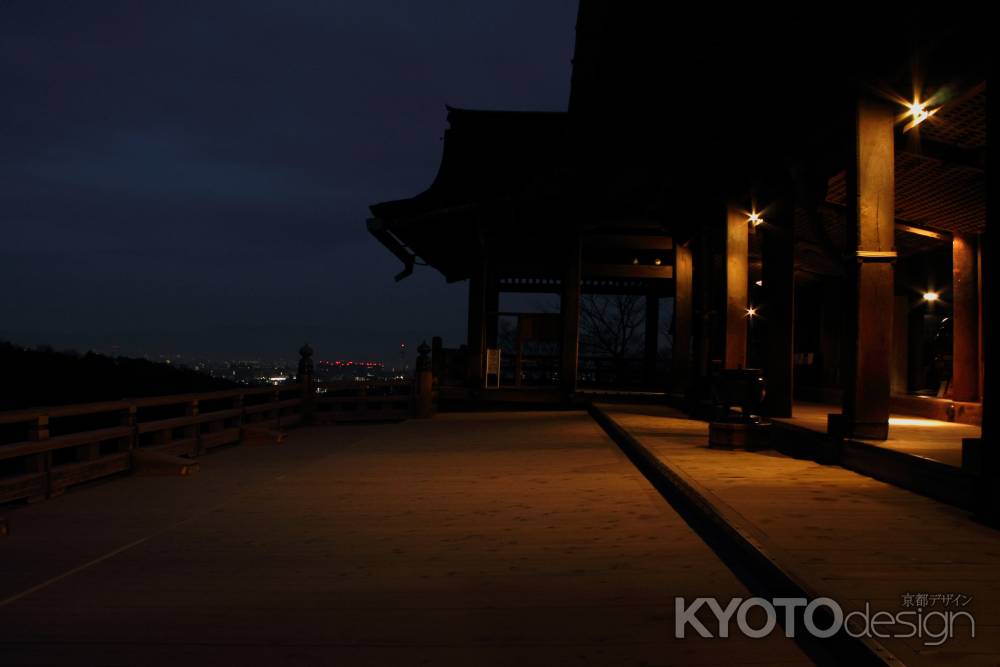 静寂に包まれる清水の舞台