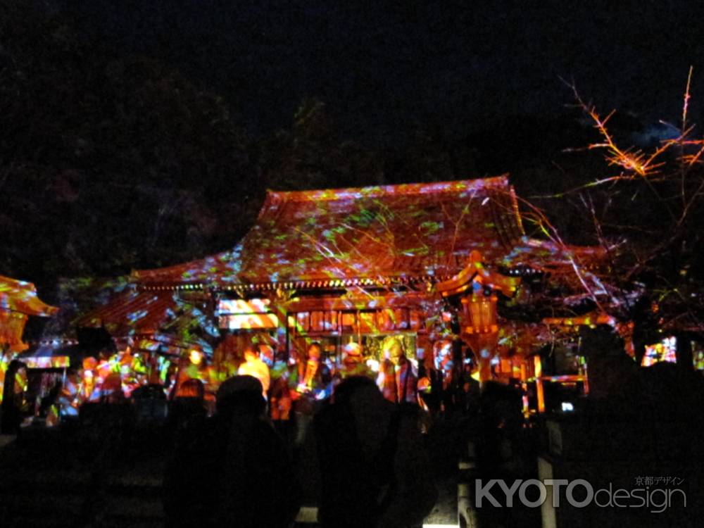 デジタル掛け軸で彩られた法輪寺