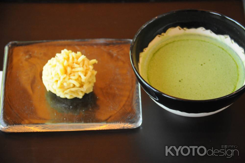 お抹茶とお菓子