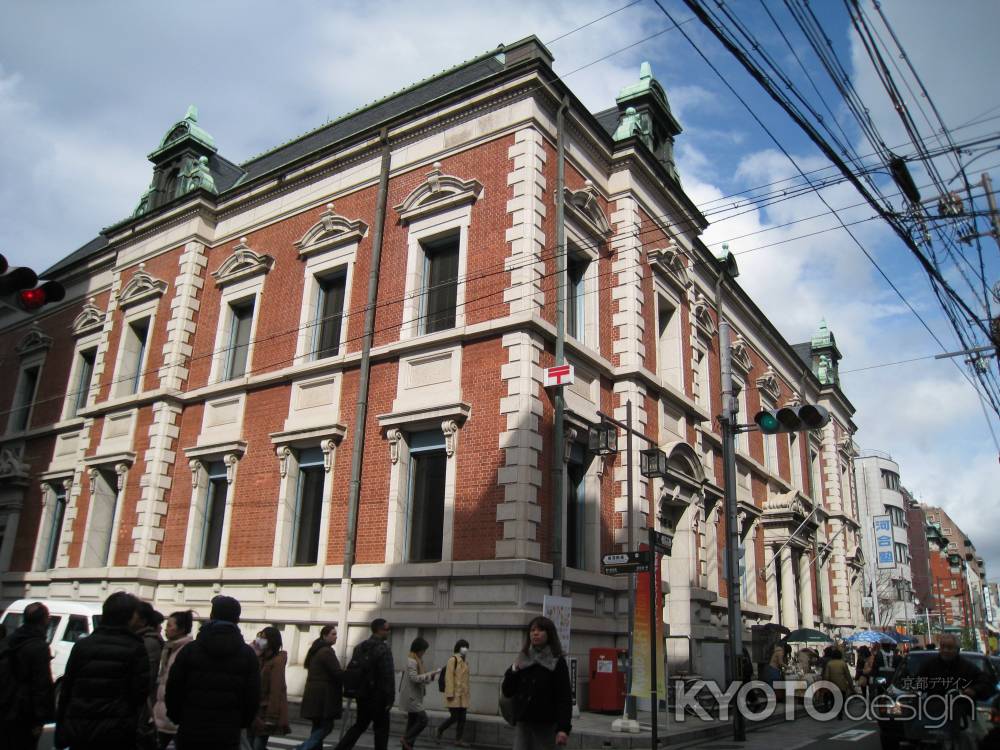 街中のレトロな建物