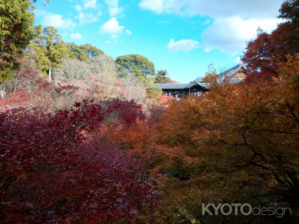 臥雲橋から通天橋をのぞむ