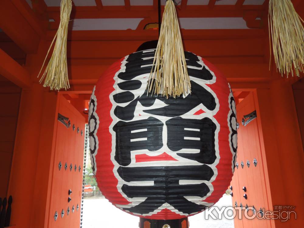 毘沙門堂仁王門の提灯