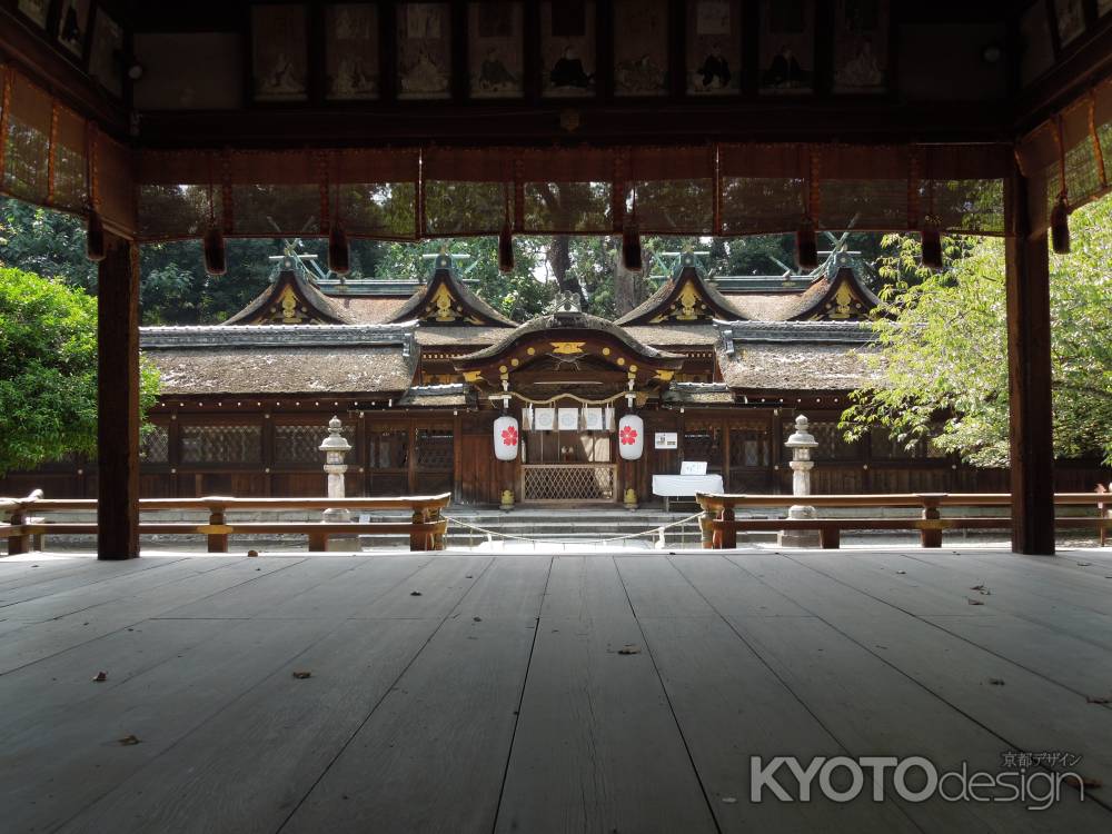 平野神社拝殿から見た本殿