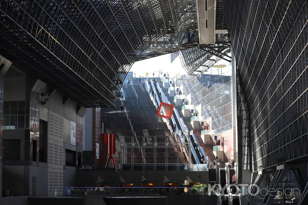 京都駅ビルの大階段