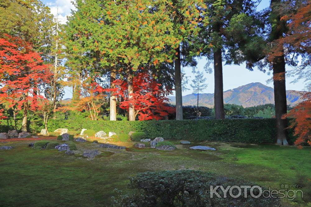 比叡山を借景にした枯山水平庭