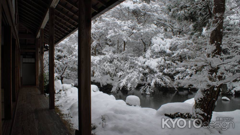 雪の蓮華寺庭園