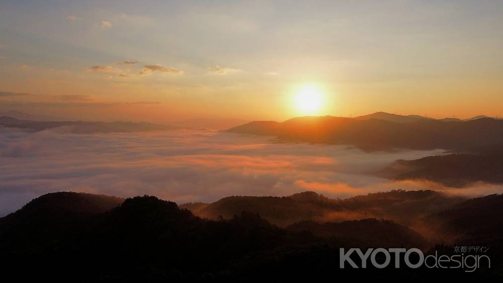 雲海に昇る朝日
