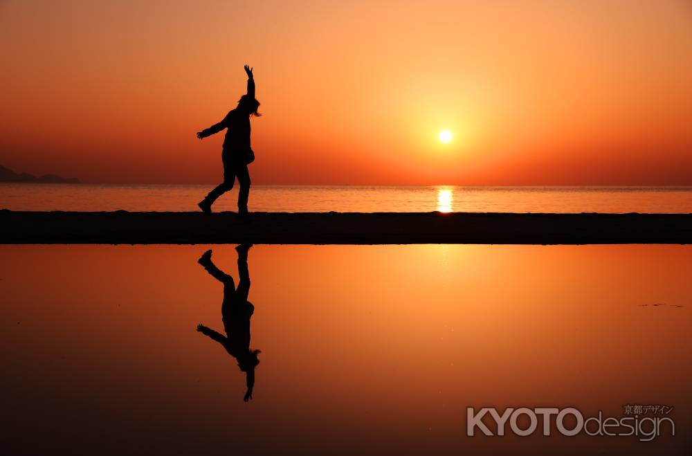 オレンジ色の鏡