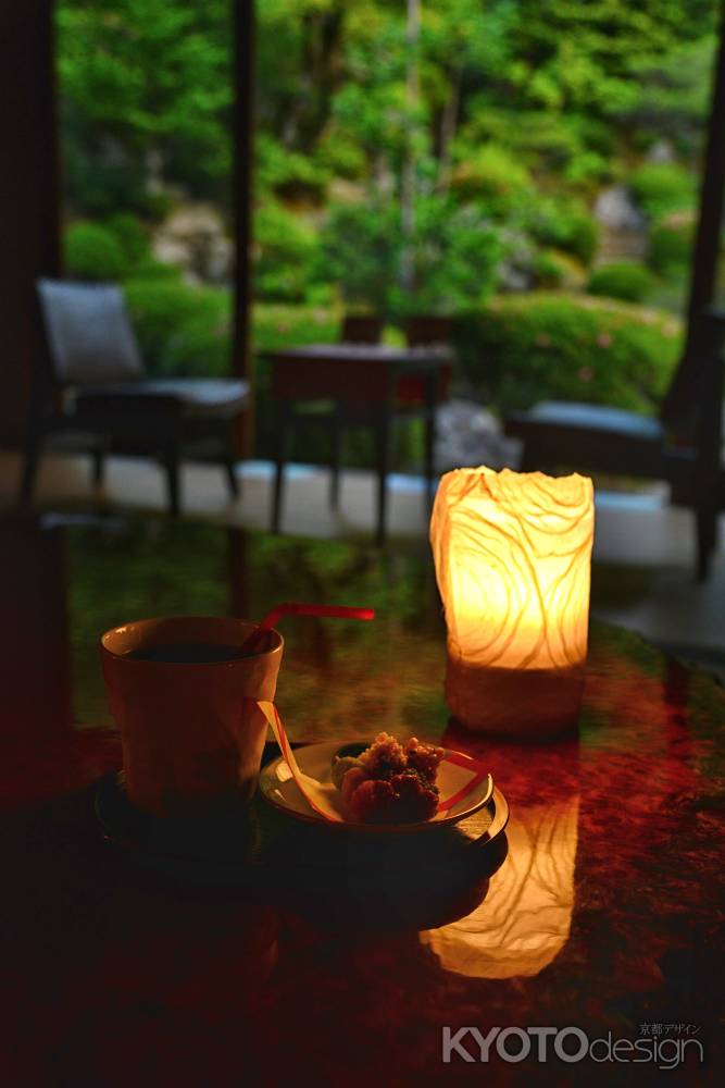 夕暮れのカフェ