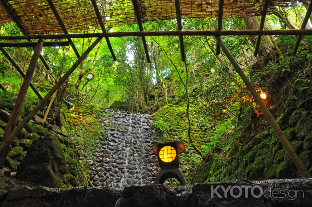 そうそうと流れる水の音