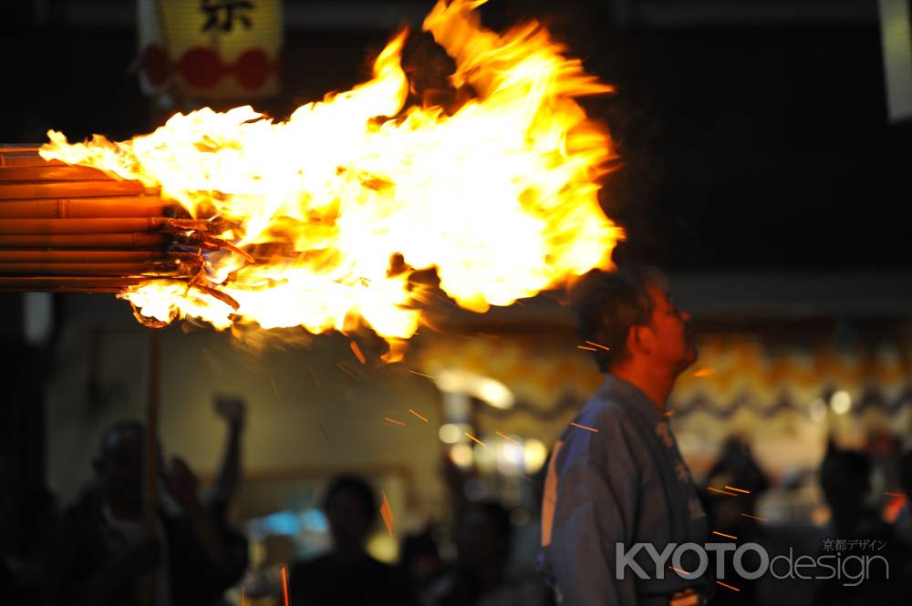祇園祭　神輿洗い神事　大松明
