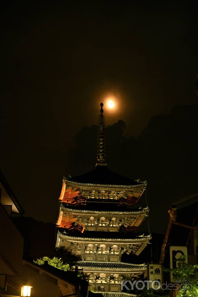 八坂の塔　月